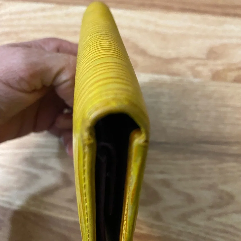 Louis Vuitton Yellow Epi Leather Bifold Wallet -MI0979